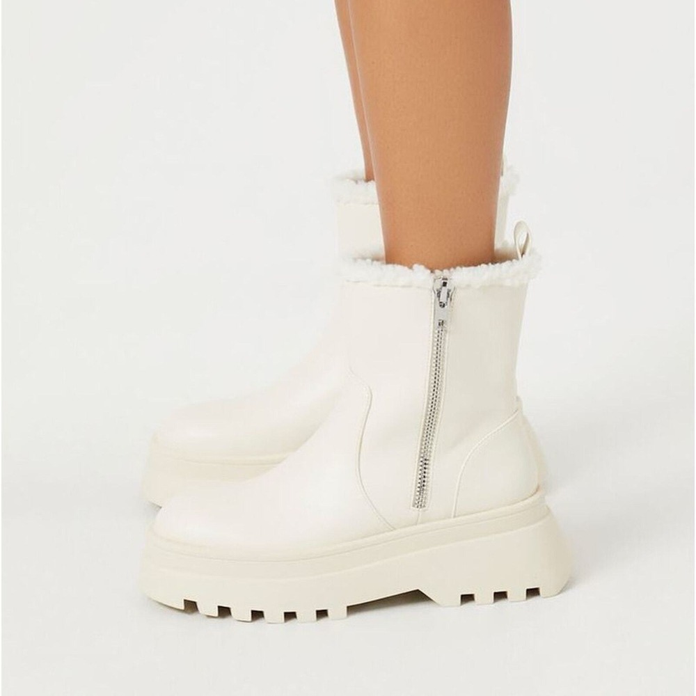 NWT Forever 21 Cream Faux Fur Bootie Size 7